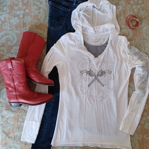 Long-sleeve hoodie t-shirt